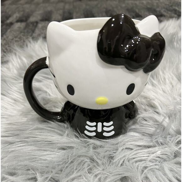 Hello Kitty Halloween‎ Black Skeleton Mug - Picture 1 of 6